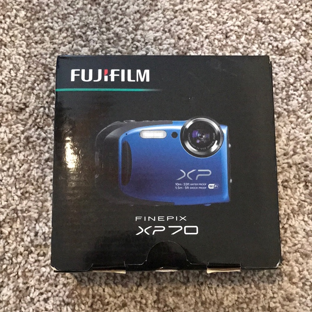 COPY - Fujifilm XP70 waterproof and shockproof camera